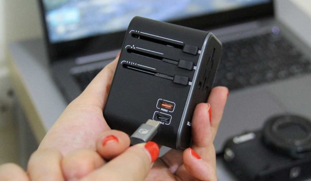 iBlockCube 35W Travel Adapter with Dual Type C - photo 2