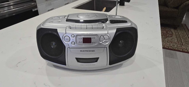 AM/FM Radio and CD Player - photo 2
