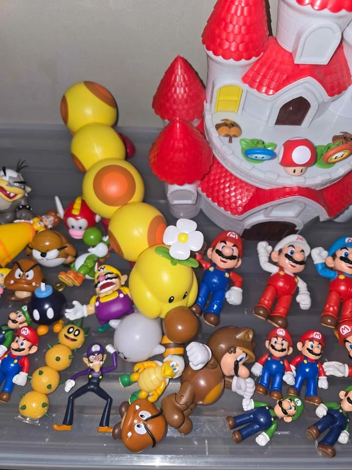 Super Mario Jakks Pacific Figures & Castle Playset - photo 3