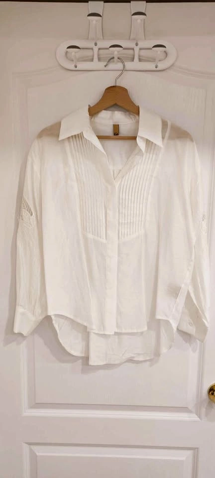 White Pleated Blouse Embroidered Sleeves size medium