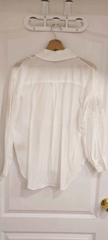 White Pleated Blouse Embroidered Sleeves size medium - photo 2