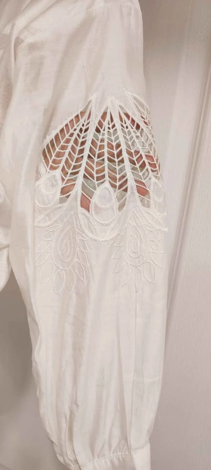 White Pleated Blouse Embroidered Sleeves size medium - photo 3