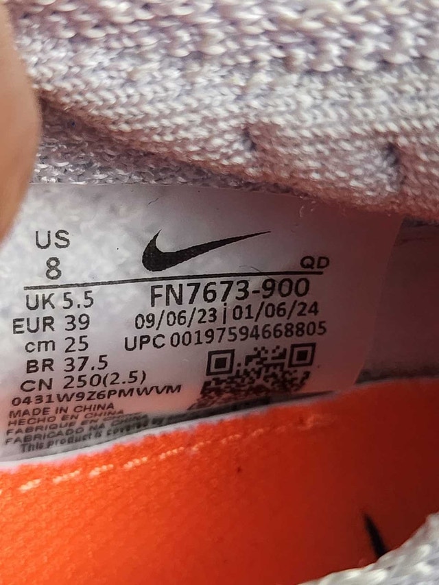 Nike Air Zoom Alphafly 3 - Women's Size 8 - photo 4