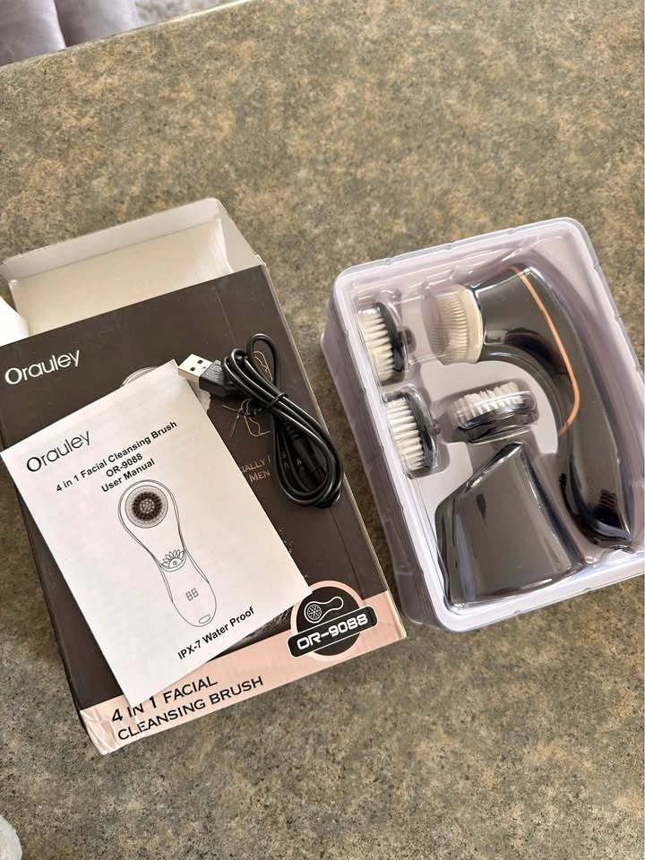 4-in-1 Facial Cleansing Brush