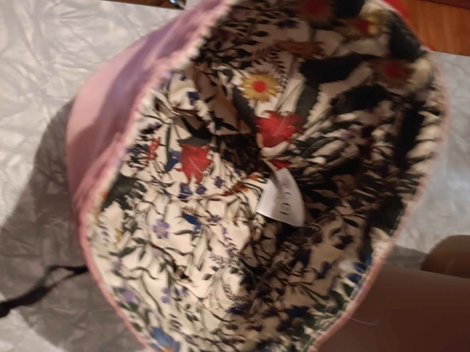 Gucci Beauty Pink Satin Drawstring Bag & Assorted Bags - photo 2