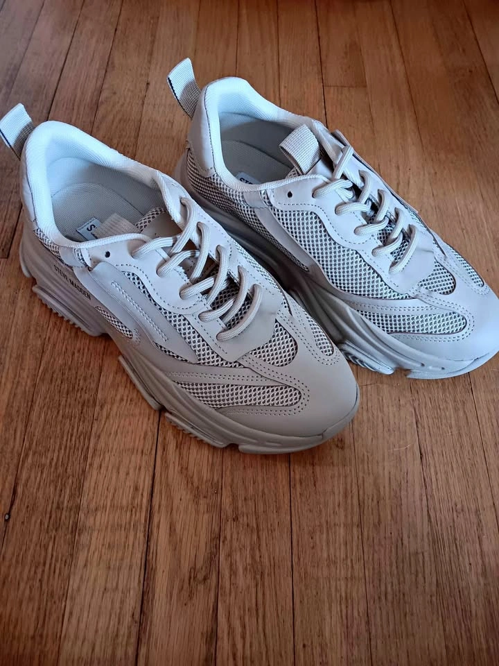 Steve Madden bone color chunky sneakers. Ladies size 8