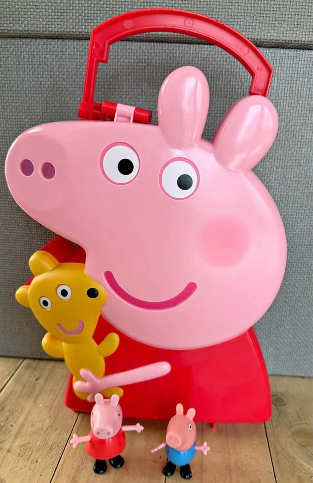 Peppa Pig Carry Along Friends Toy Case + 2 Figures