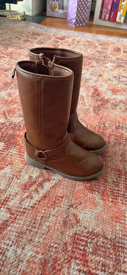 New! Fashionable brown boots (kids size 11)