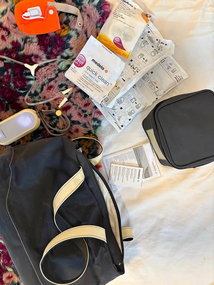 Medela Freestyle Pump with Cooler and Storage Bags