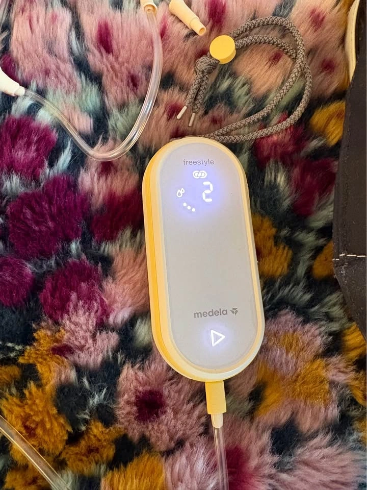 Medela Freestyle Pump with Cooler and Storage Bags - photo 2