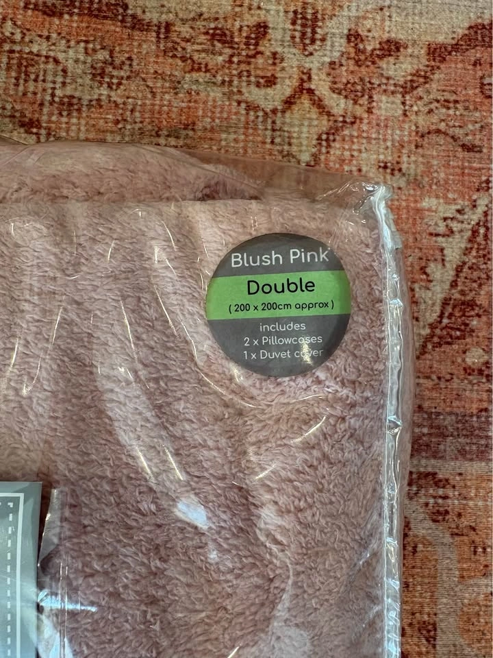 New Full/Double Sheet Set & Fuzzy Blanket - photo 4