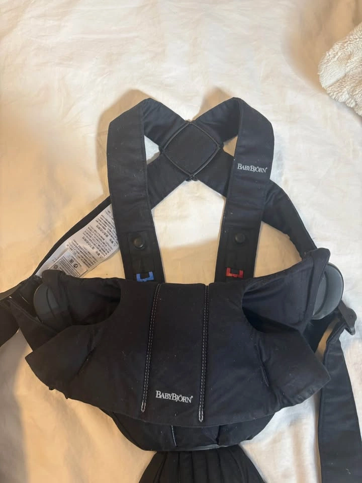BabyBjorn Adjustable Infant Baby Carrier (face in or out) - like - photo 2