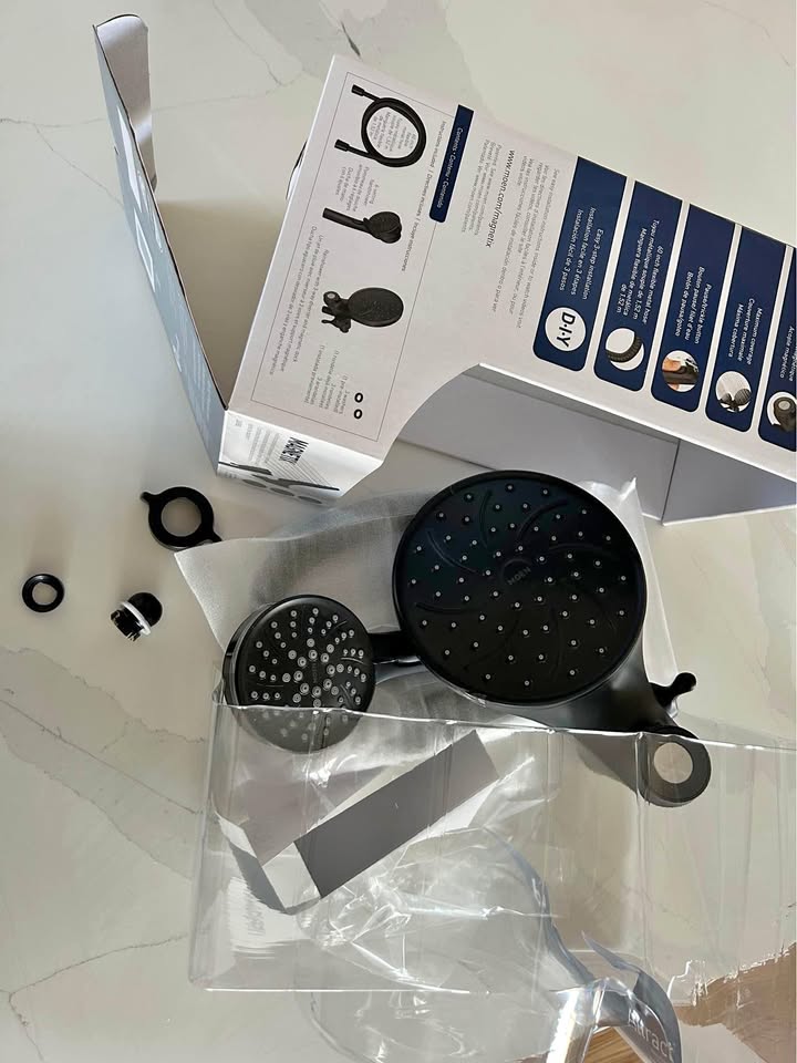 MOEN Shower Head with Magnetic Dock in Matte Black