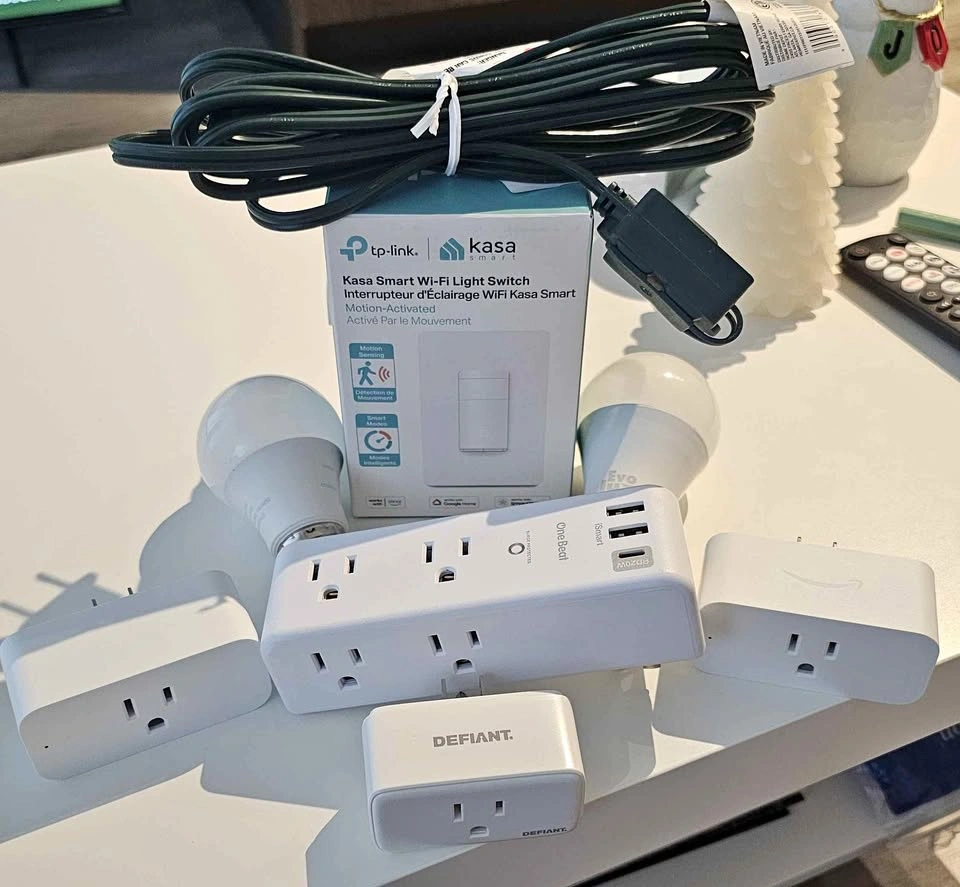 Smart Home Kit Bundle – Plugs, Bulbs, Kasa Switch