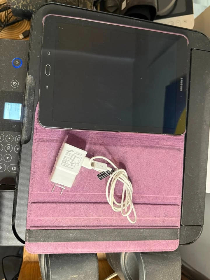 Samsung Galaxy Tab S2 9.7" 32GB Tablet w/ Case - photo 2