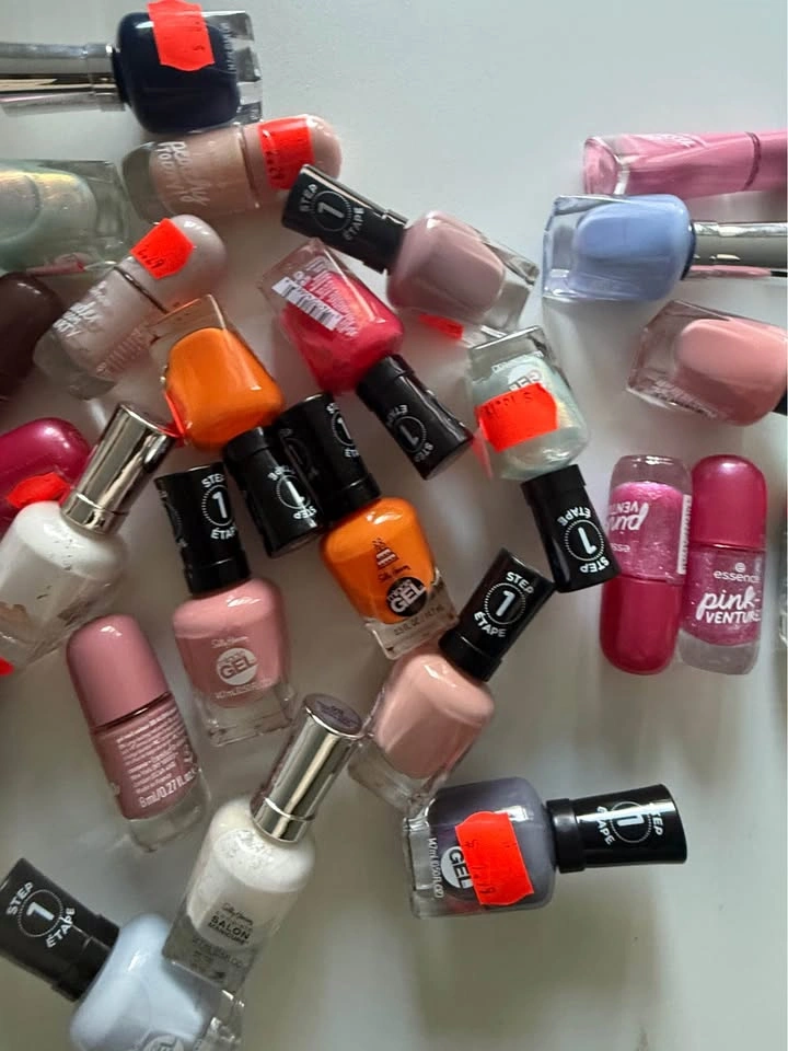 Nail paint and nail care kit - photo 2