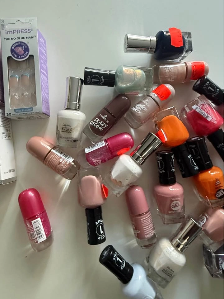 Nail paint and nail care kit - photo 4