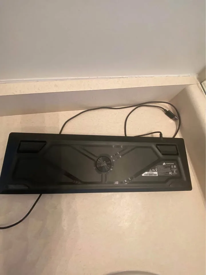 Corsair K70 – Mechanical Gaming Keyboard image indicator(5)