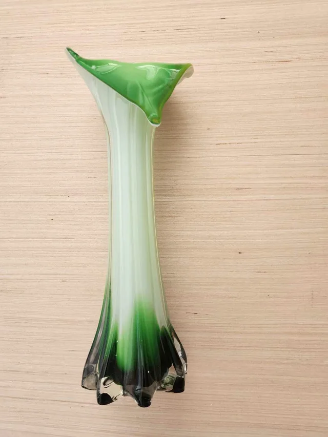 Jack in the Pulpit Calla Lily Glass Vase image indicator(3)