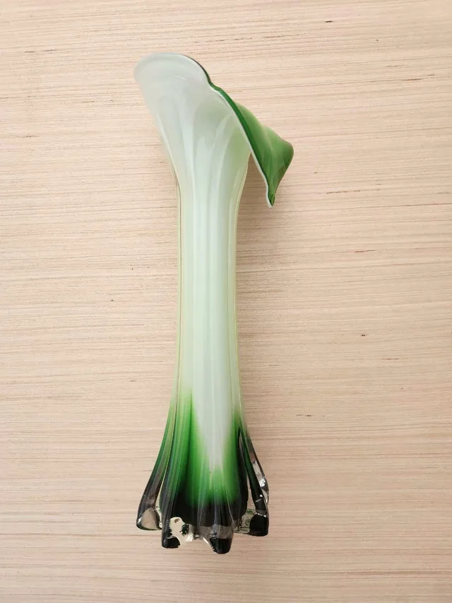 Jack in the Pulpit Calla Lily Glass Vase image indicator(4)