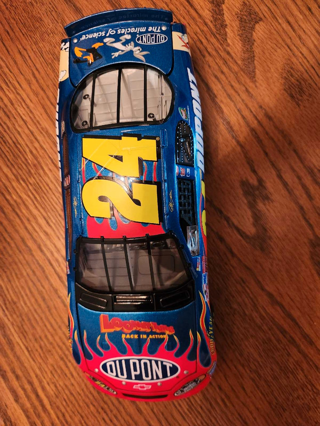 Jeff Gordon Looney Tunes 1/24 Diecast - photo 2