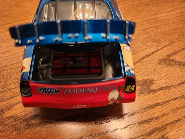Jeff Gordon Looney Tunes 1/24 Diecast - photo 4