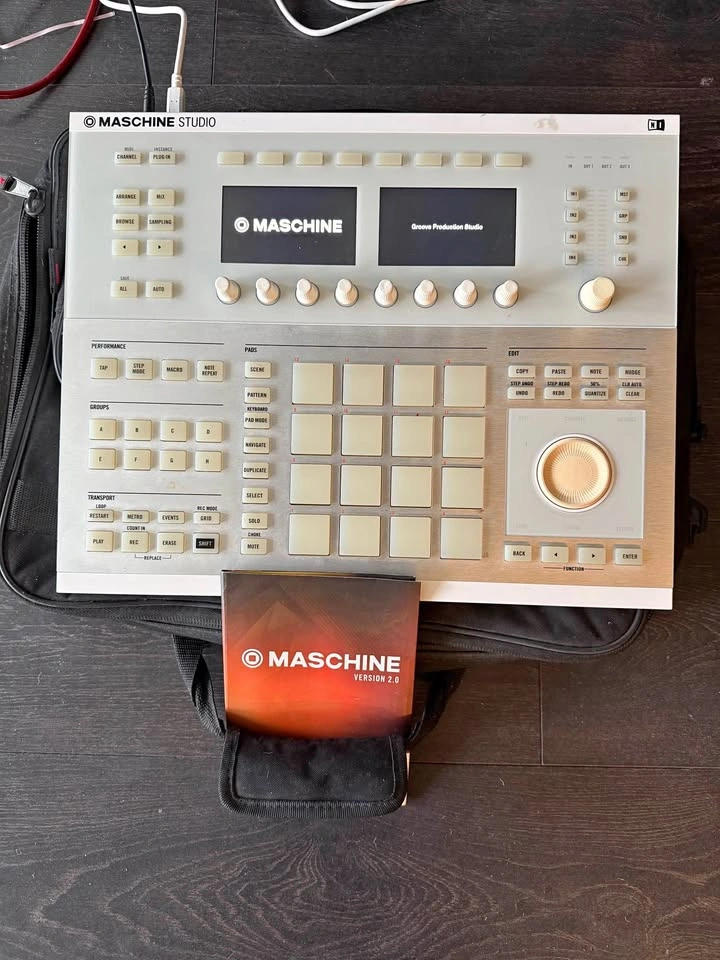 NI Maschine Studio Controller w/ Gator Case