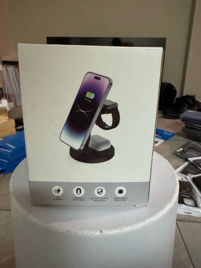 3-in-1 Magnetic Wireless Charging Station