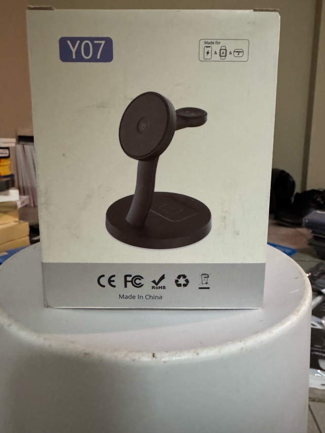 3-in-1 Magnetic Wireless Charging Station - photo 3
