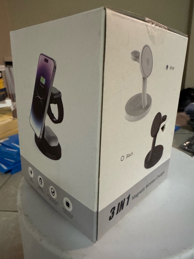 3-in-1 Magnetic Wireless Charging Station - photo 5