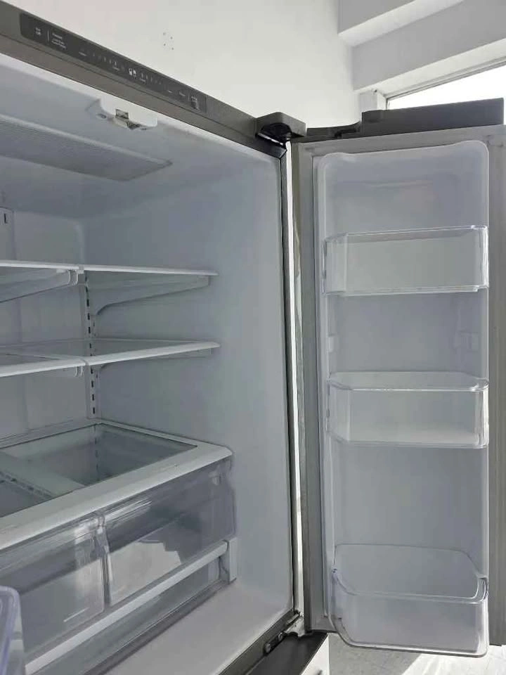 Samsung Fridge RF220NCTASR - Counter Depth - 3 Month Warranty! - photo 3