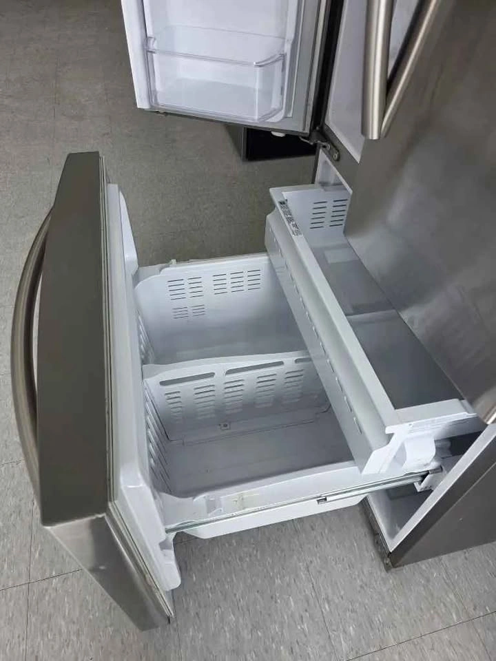 Samsung Fridge RF220NCTASR - Counter Depth - 3 Month Warranty! - photo 5