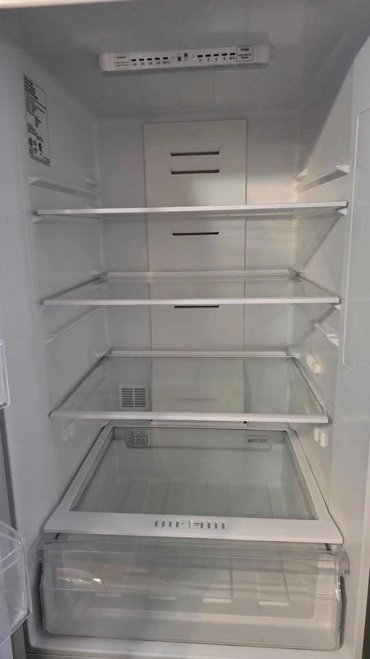 24” Electrolux Bottom Freezer Fridge – Stainless Steel – Condo/A - photo 4
