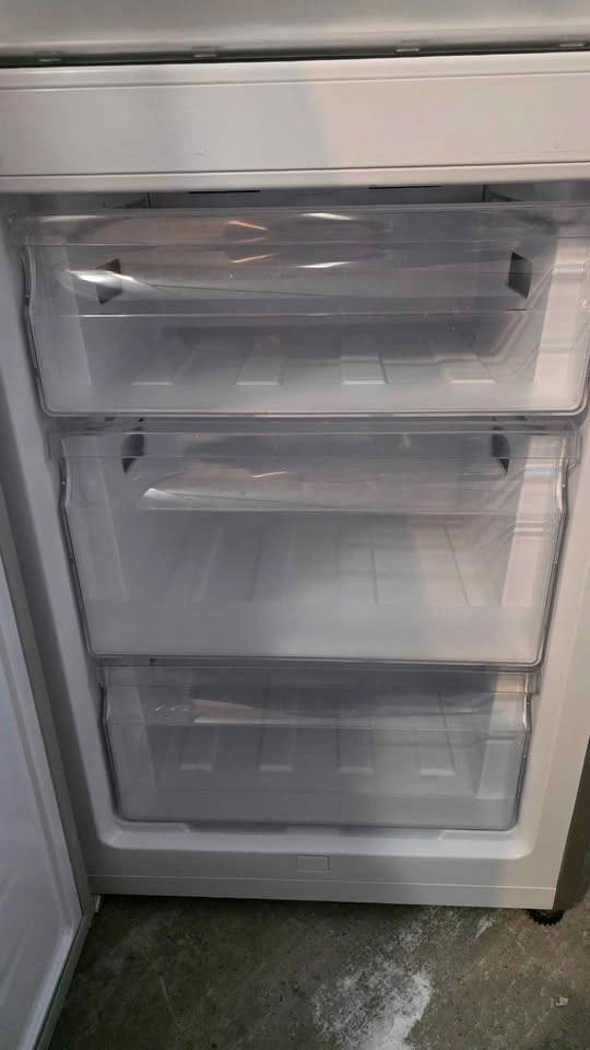 24” Electrolux Bottom Freezer Fridge – Stainless Steel – Condo/A - photo 5