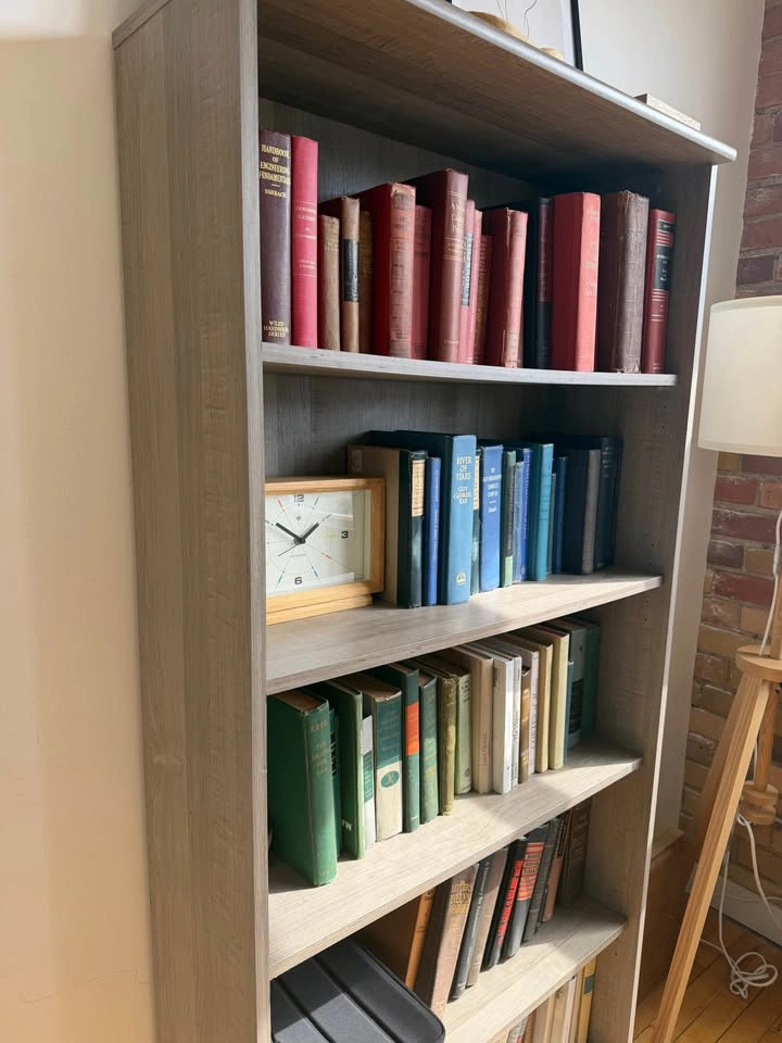 Bookshelf - photo 2