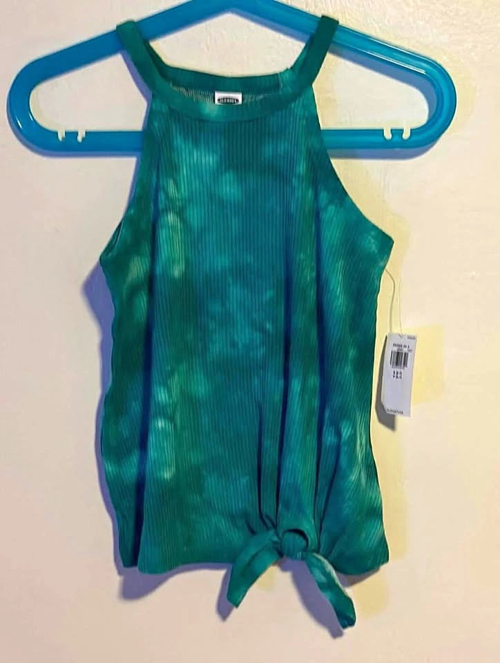 GIRLS TANK TOP SIZE:SMALL PRICE:$20