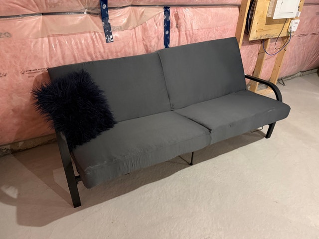 Futon / Sofabed - Black Metal Base, Grey Mattress - photo 2