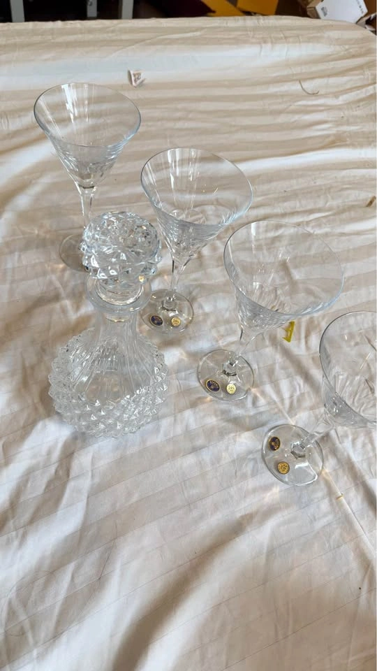 4 Bohemia Crystal glasses and 1 Cristal D'Arques-Durand Decanter