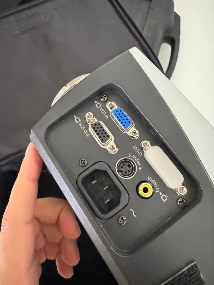 Compaq iPAQ MP1200 VGA LCD Projector - photo 3