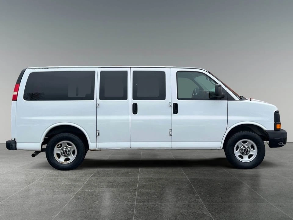 2008 Chevrolet Savanna Passenger Van - photo 3