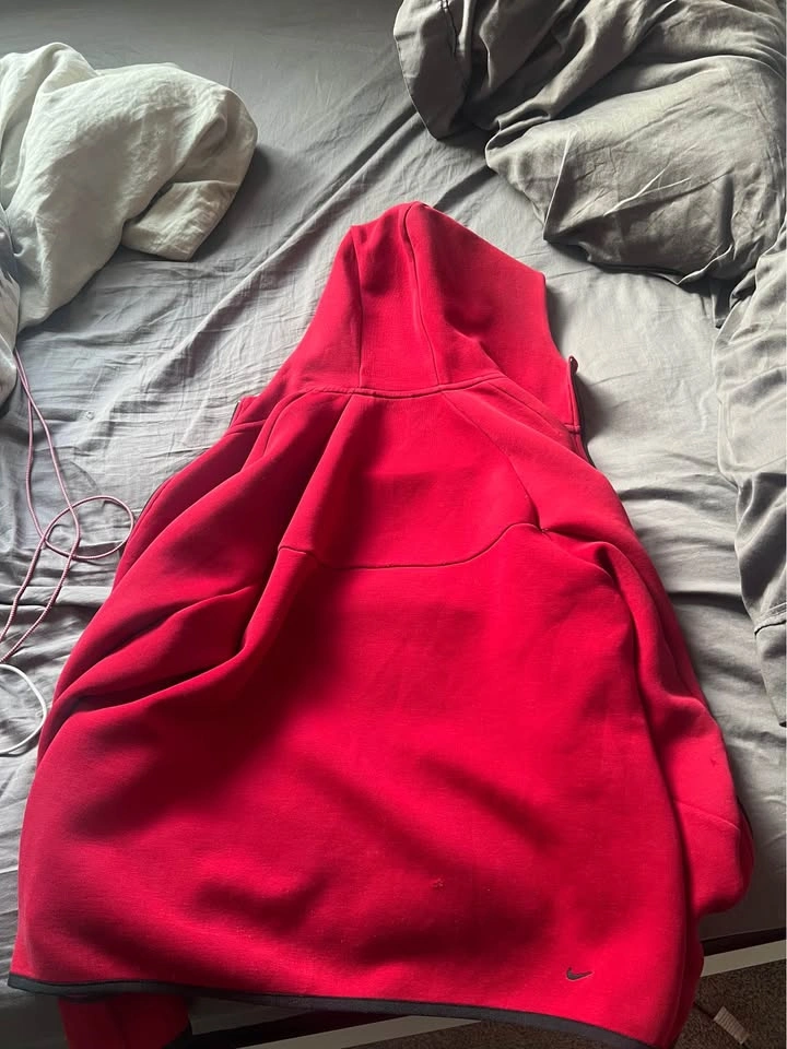 Large red Nike tech - photo 2