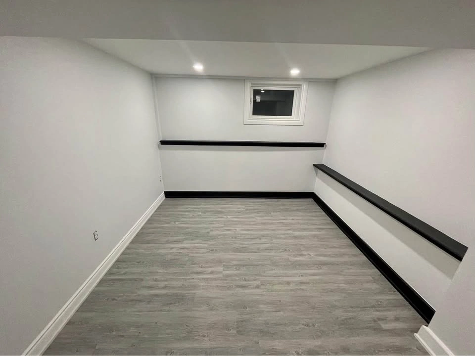 1 Bed 1 Bath Basement apartment - photo 2