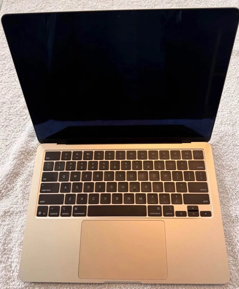 MacBook Air M3 13” (2024) – 16GB / 512GB – For Repair