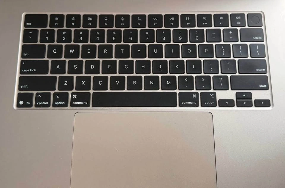 MacBook Air M3 13” (2024) – 16GB / 512GB – For Repair - photo 2