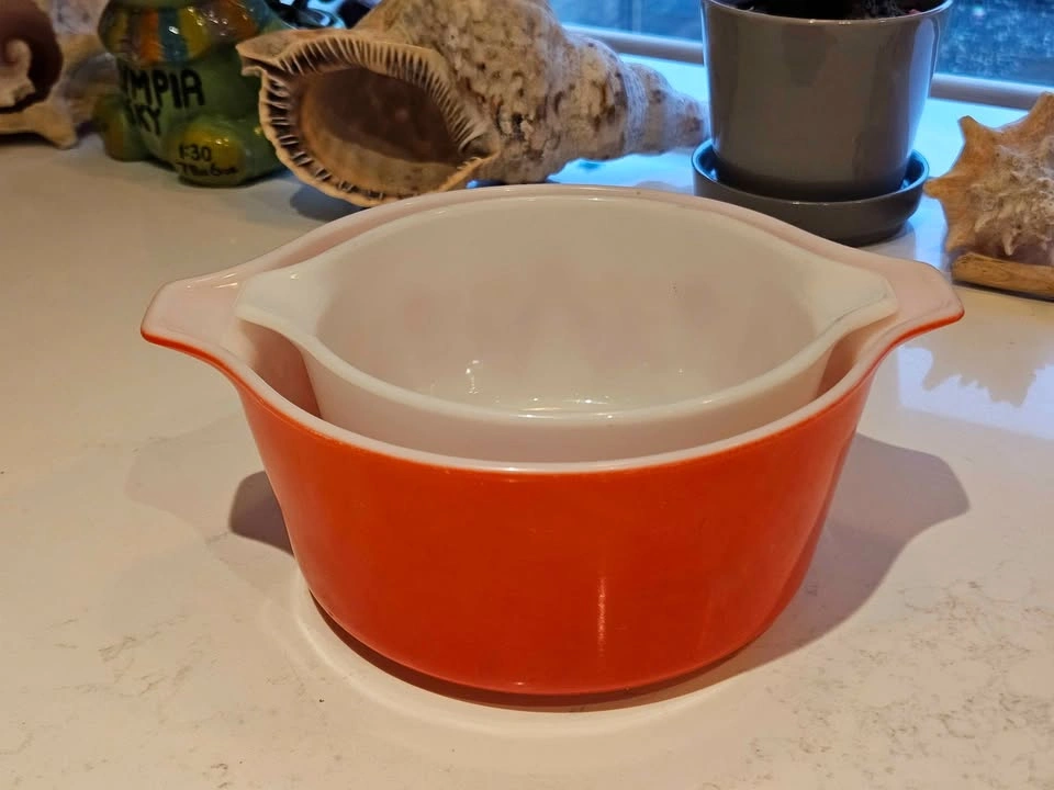 Vintage 1970s Pyrex Bowls & Casserole Set - photo 4