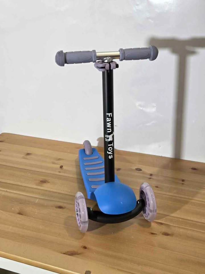 Junior 3-Wheel Kids Scooter LED Flash Wheels Adjustable, New - photo 3
