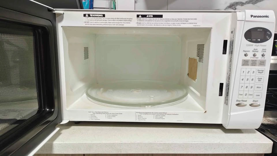 Panasonic 1.2 Cu Microwave (LARGE) - photo 2