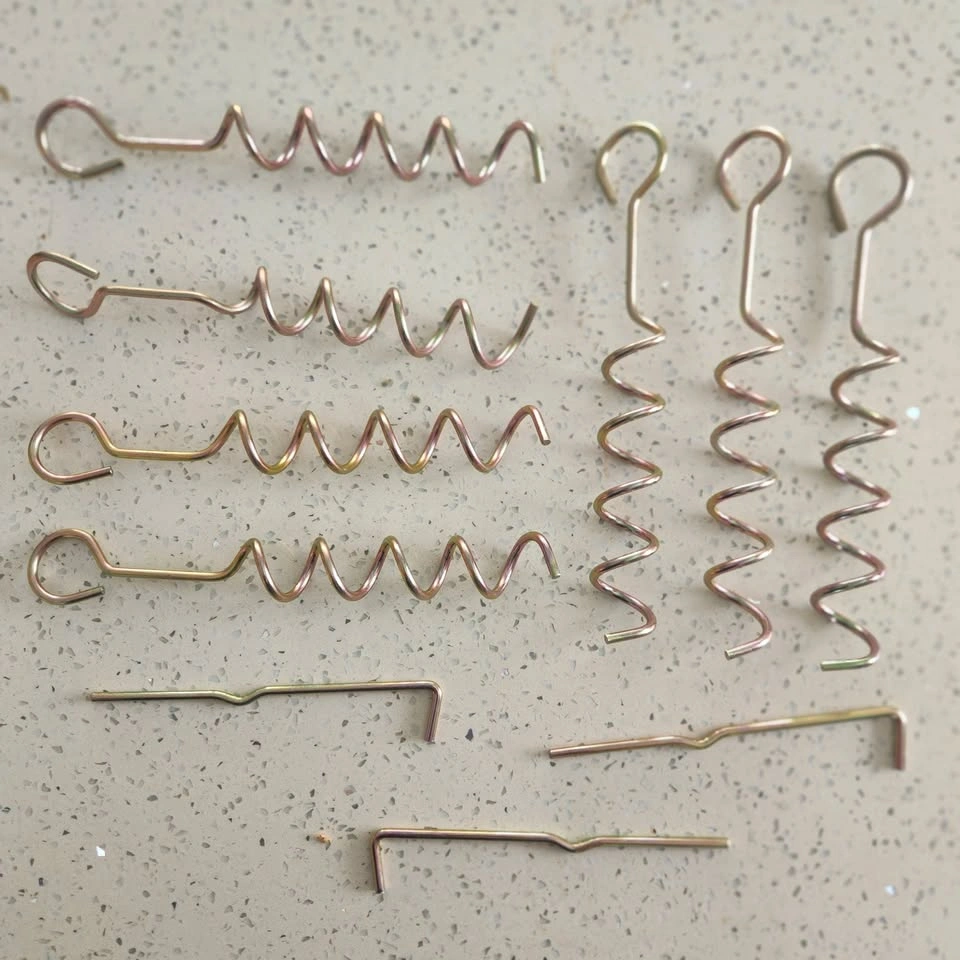 8 Spiral & 4 Straight Yard Stakes