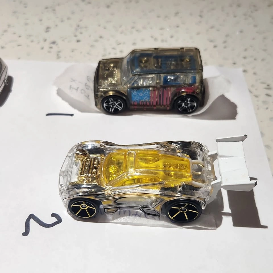 Vintage Hotwheels Diecast Cars (1994-2009) Lot 8 - photo 3