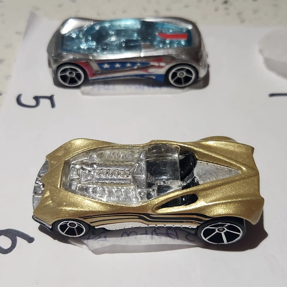 Vintage Hotwheels Diecast Cars (1994-2009) Lot 8 - photo 4